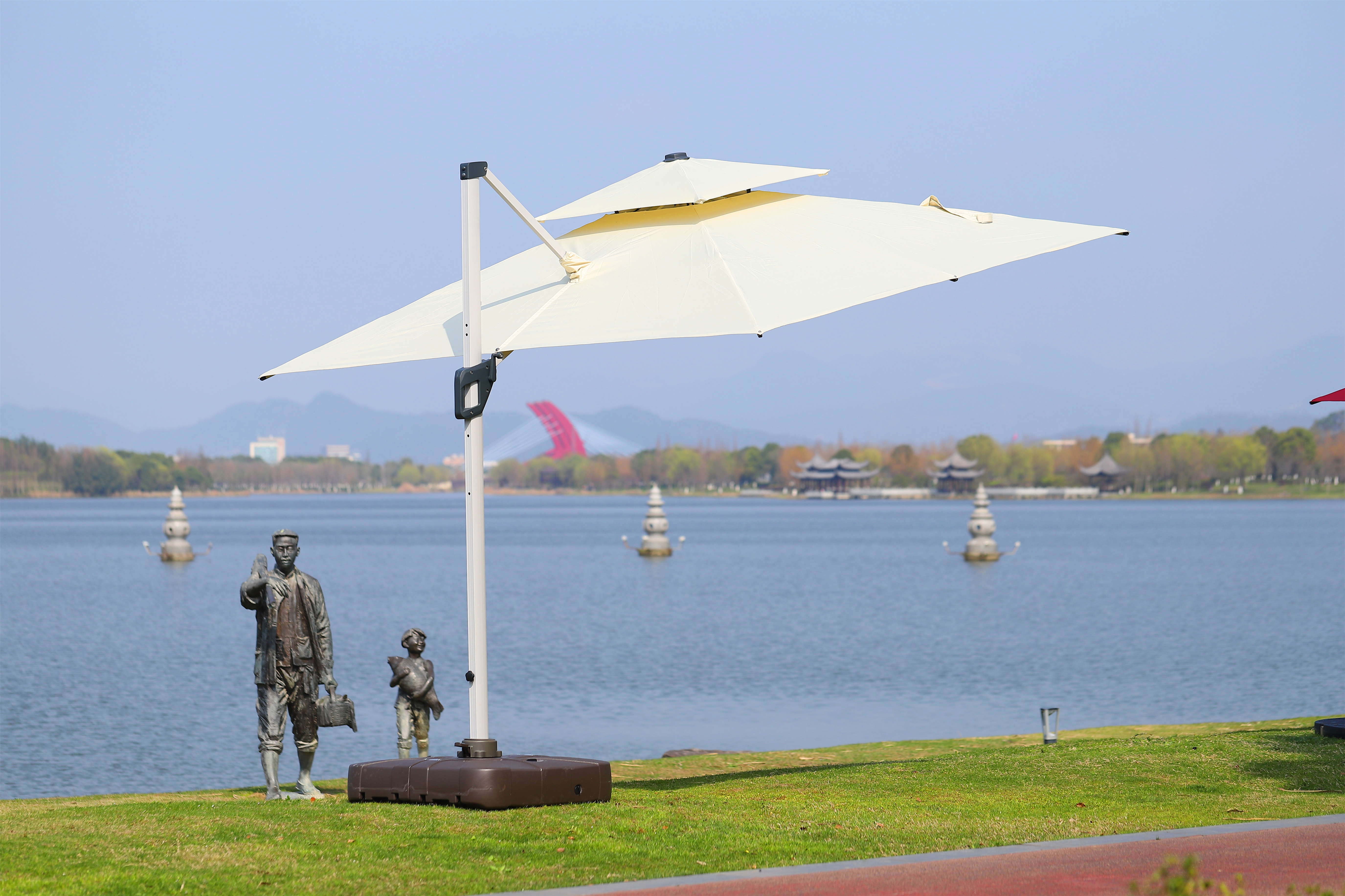 Various types of beach umbrellas: meeting different beach needs