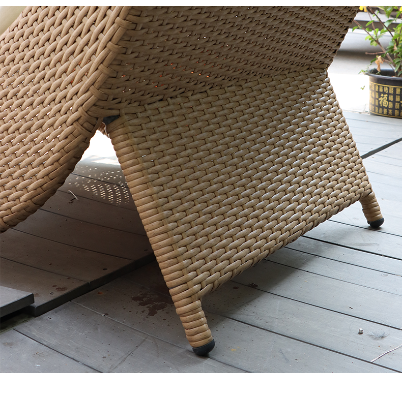 details of Hotel Comfortable Rattan Sun Lounger