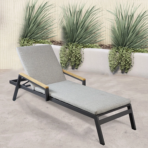 Outdoor Durable PE Rattan Chaise Lounge with Wheel