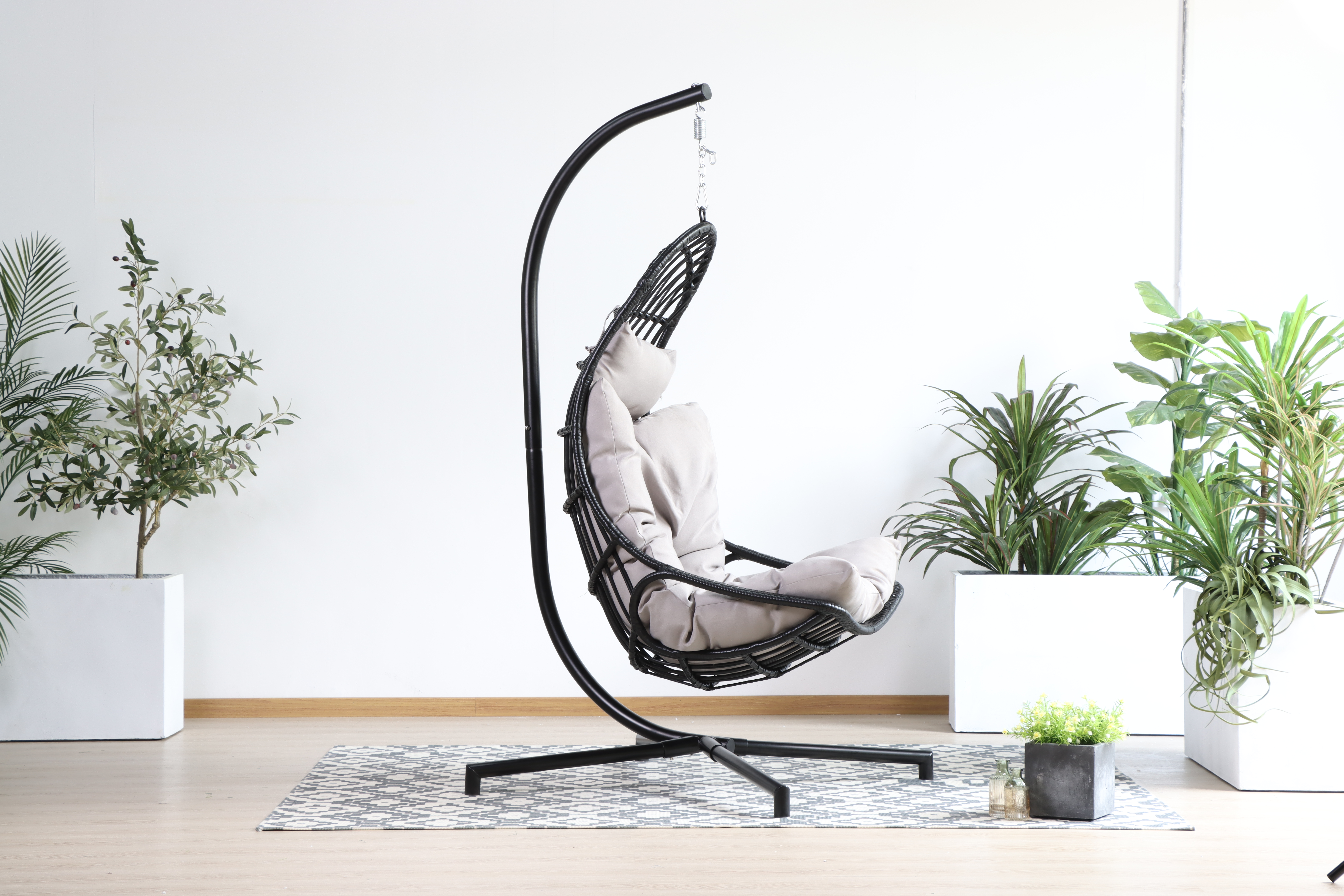 Wholesale Outdoor High Quality Half Moon Hammock Hanging Chair